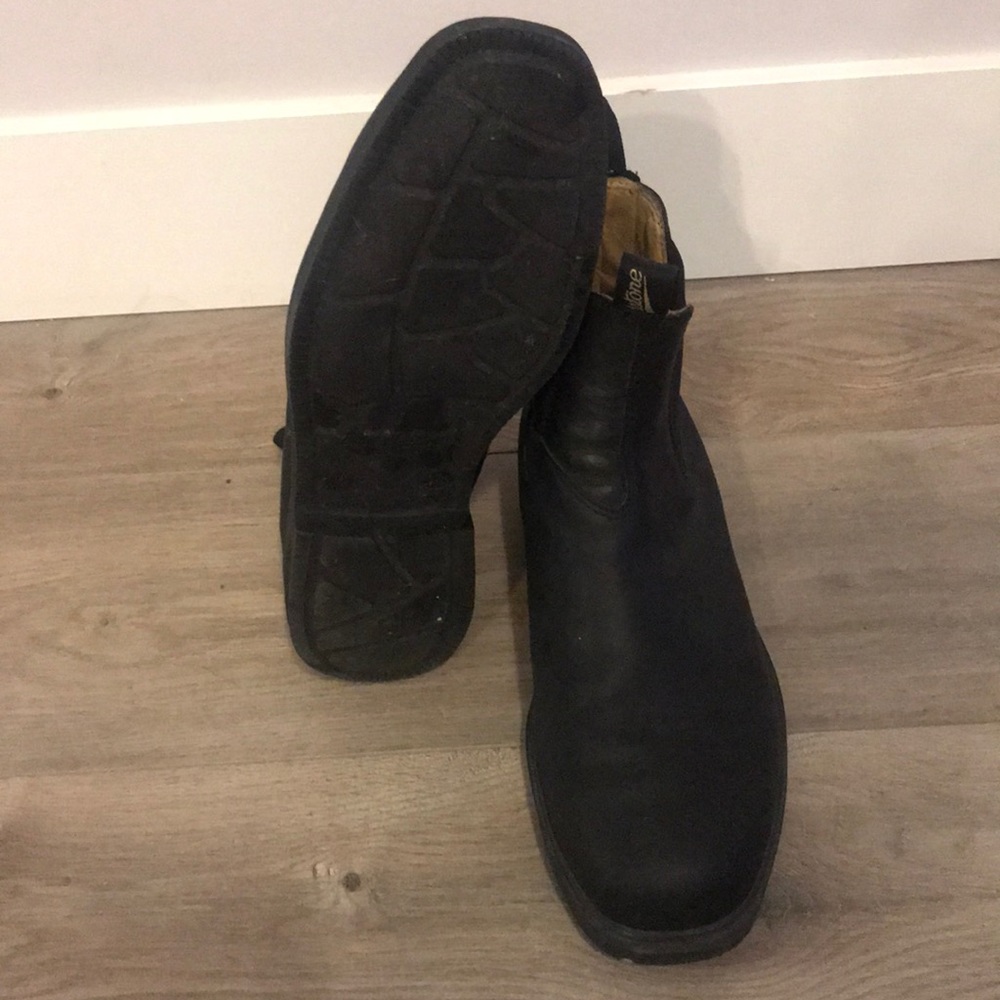 Chisel toe black men’s Blundstones